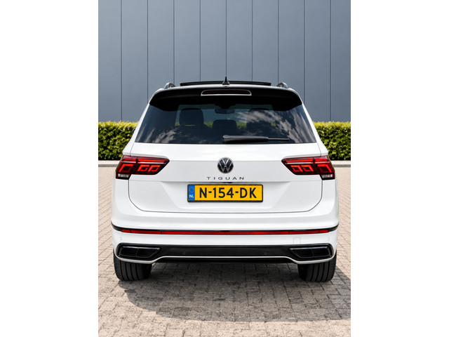 Foto 7 van Volkswagen Tiguan 1.5 TSI R-Line Pano/Sfeer/Keyless/Blindspot nieuwstaat!