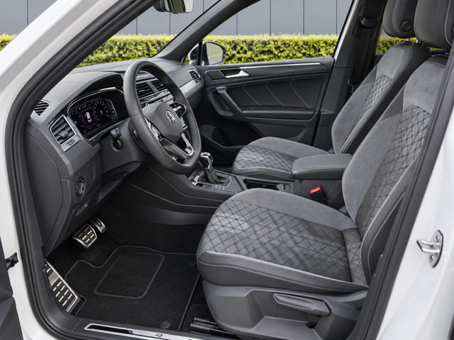 Foto 8 van Volkswagen Tiguan 1.5 TSI R-Line Pano/Sfeer/Keyless/Blindspot nieuwstaat!