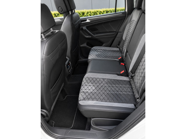 Foto 9 van Volkswagen Tiguan 1.5 TSI R-Line Pano/Sfeer/Keyless/Blindspot nieuwstaat!