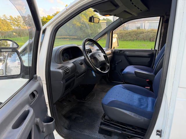Foto 5 van Peugeot EXPERT Camper Lage Wegenbelasting