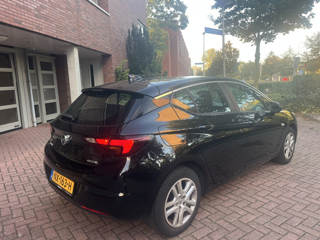 Foto 2 van Opel Astra 1.0 Online Ed. Clima Parkeersensor Camera Nap
