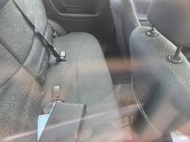 Foto 6 van Toyota Yaris 1.3 VVT-i Terra rijdt prima