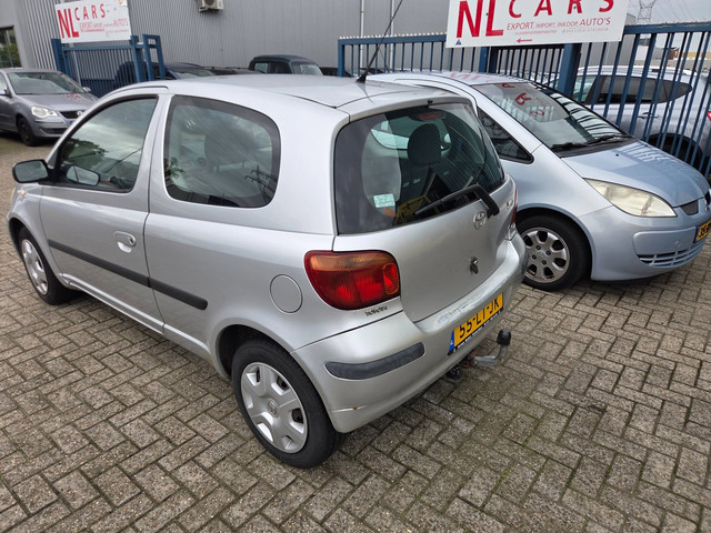 Foto 8 van Toyota Yaris 1.3 VVT-i Terra rijdt prima