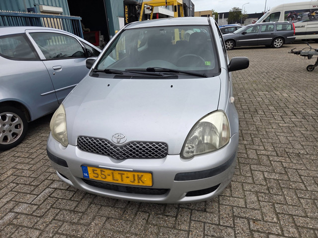 Foto 10 van Toyota Yaris 1.3 VVT-i Terra rijdt prima
