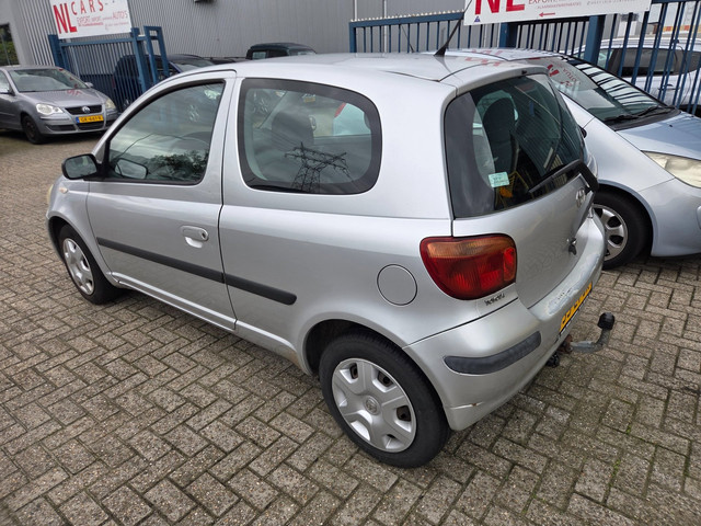 Foto 3 van Toyota Yaris 1.3 VVT-i Terra rijdt prima