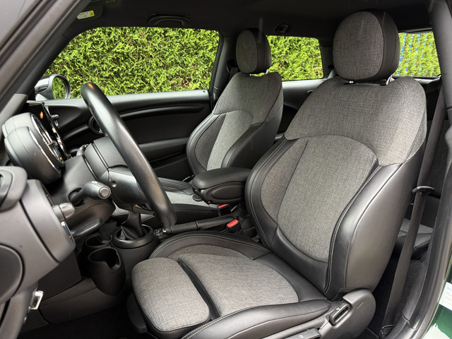 Foto 4 van MINI 3-deurs Cooper 1.5 136pk Business-Pack l AIRCO l FULL-LED l NAVI l PDC l SPORT-STOELEN l 96.000