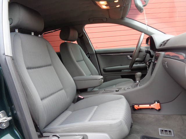 Foto 4 van Audi A4 Limousine 2.4 170PK Clima Cruise 6-BAK LMV Trekhaak NL-Auto
