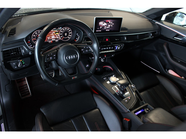 Foto 3 van Audi A4 Avant 2.0 TFSI MHEV S-Line Black Edition Pano | Standkachel | Keyless | Trekhaak | Virtual C