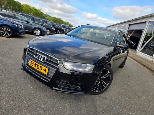 Audi A4 Avant 3 X S-Line 2.0TDI 120kW / 163pK Facelift !
