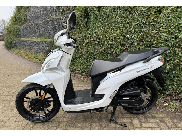Foto 2 van SYM Symphony ST 45km E5 Scooter WHITE BETAAL met in3