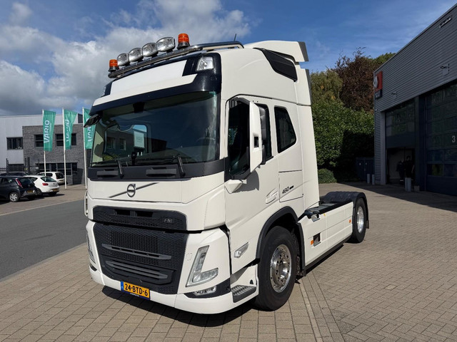 Foto 8 van Volvo FM 460 4X2 GLOBETROTTER DYNAMIC STEERING / ALCOA DURA BRIGHT / KOELKAST / AIRCO / STANDKACHEL