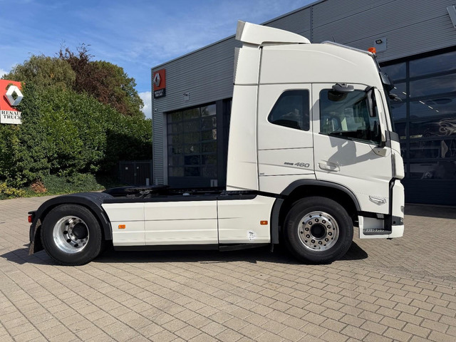 Foto 6 van Volvo FM 460 4X2 GLOBETROTTER DYNAMIC STEERING / ALCOA DURA BRIGHT / KOELKAST / AIRCO / STANDKACHEL