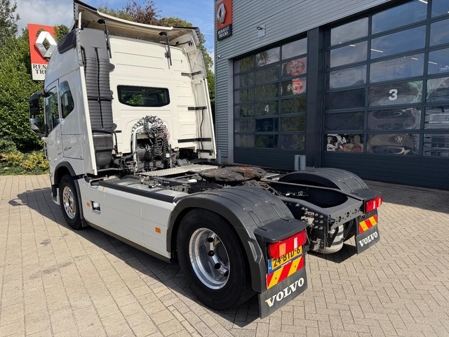Foto 5 van Volvo FM 460 4X2 GLOBETROTTER DYNAMIC STEERING / ALCOA DURA BRIGHT / KOELKAST / AIRCO / STANDKACHEL
