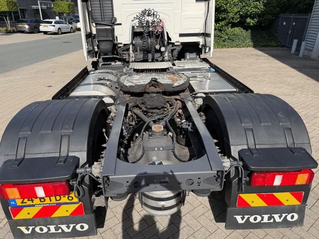 Foto 4 van Volvo FM 460 4X2 GLOBETROTTER DYNAMIC STEERING / ALCOA DURA BRIGHT / KOELKAST / AIRCO / STANDKACHEL