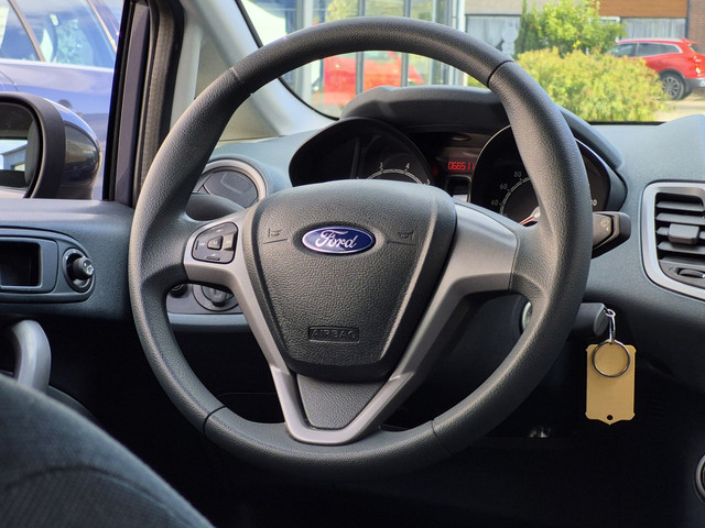 Foto 5 van Ford Fiesta 1.25 Limited|2e eig|NAP|Airco|El.Ramen|APK|AUX