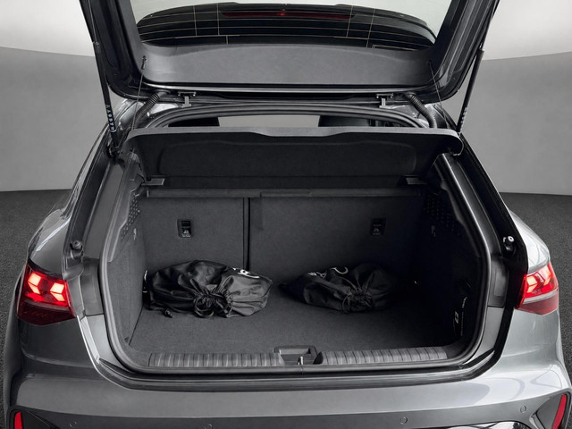 Foto 7 van Audi A3 Sportback 40 TFSI e S edition 204 PK · Glazen panoramadak · SONOS premium 3D · Lichtpakket p