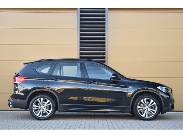 Foto 3 van BMW X1 sDrive20i High Executive * Sportstoelen * Trekhaak * Lichtpakket * LED * Facelift *