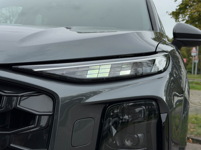 Foto 10 van Audi Q3 1.5 e-hybrid 272pk S-Line Pano Head-Up Sonos E-Zetels M-Led Adapt.Demp Keyless VOL!
