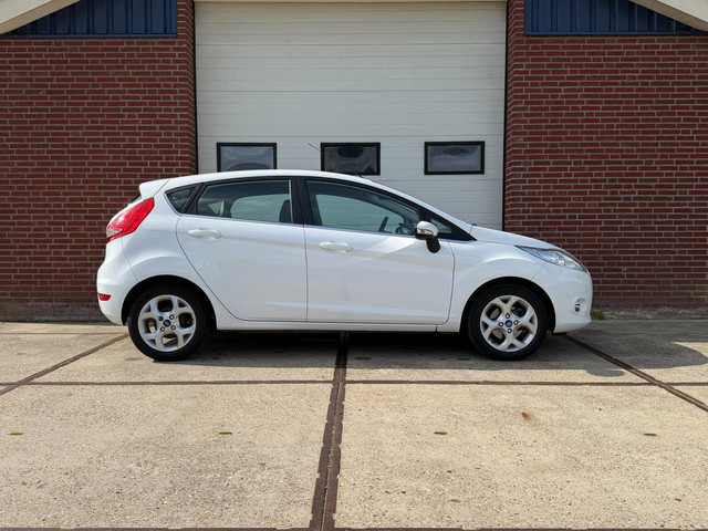 Foto 2 van Ford Fiesta 1.25 Titanium 1e Eigen PDC Cruise Contr Climate Contr