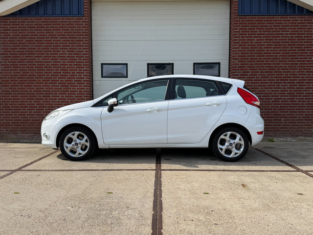 Foto 3 van Ford Fiesta 1.25 Titanium 1e Eigen PDC Cruise Contr Climate Contr
