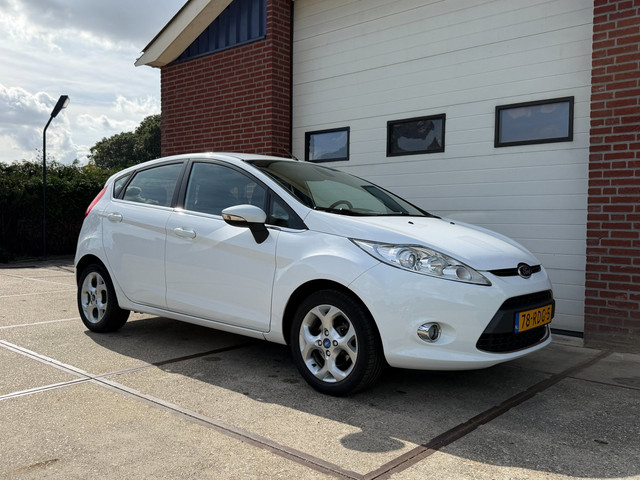 Foto 5 van Ford Fiesta 1.25 Titanium 1e Eigen PDC Cruise Contr Climate Contr