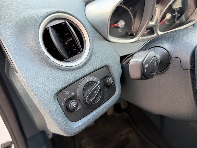 Foto 9 van Ford Fiesta 1.25 Titanium 1e Eigen PDC Cruise Contr Climate Contr