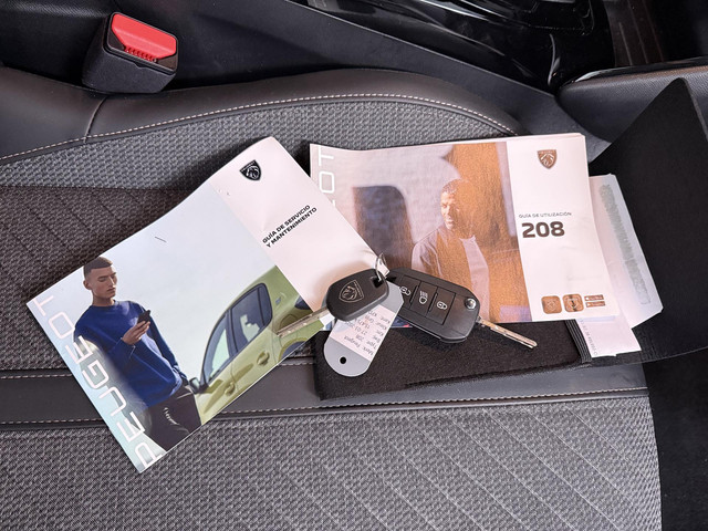 Foto 7 van Peugeot 208 1.2 Hybrid 110 e-DCS6 Allure Carplay | Cruise | Pdc