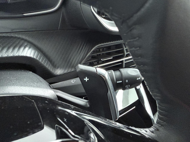 Foto 2 van Peugeot 208 1.2 Hybrid 110 e-DCS6 Allure Carplay | Cruise | Pdc