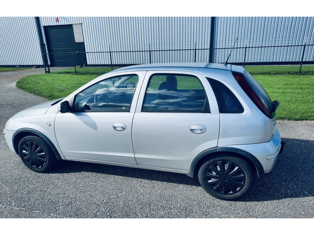 Foto 2 van Opel Corsa 1.2-16V Maxx