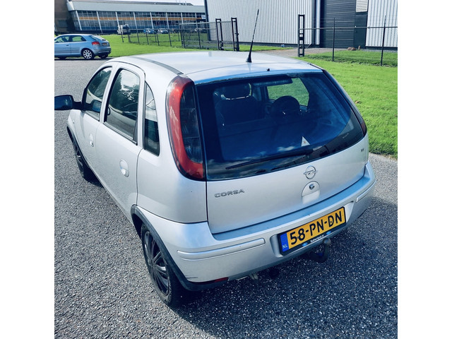 Foto 4 van Opel Corsa 1.2-16V Maxx