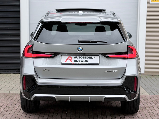 Foto 3 van BMW X1 SDrive20i M Sport Pano/H&K/360/ACC