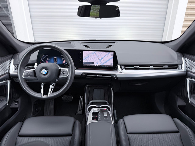 Foto 10 van BMW X1 SDrive20i M Sport Pano/H&K/360/ACC
