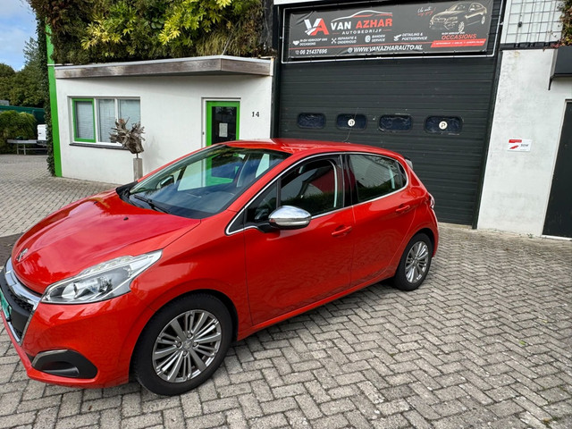 Foto 2 van Peugeot 208 1.2 PureTech Allure
