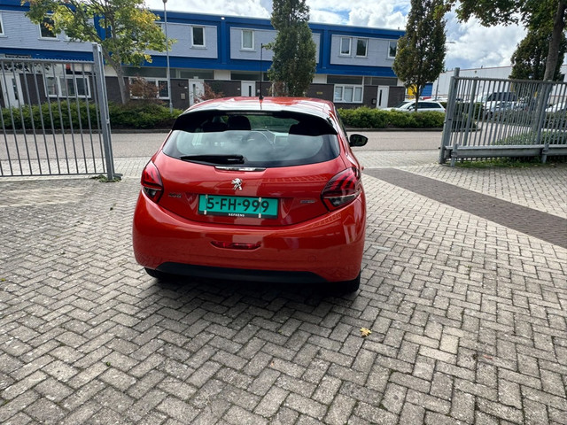 Foto 4 van Peugeot 208 1.2 PureTech Allure
