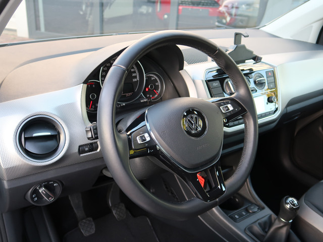 Foto 9 van Volkswagen up! 1.0 TSI 90pk high up! | Parkeersensoren | Cruise Control | Camera |