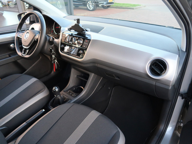 Foto 8 van Volkswagen up! 1.0 TSI 90pk high up! | Parkeersensoren | Cruise Control | Camera |