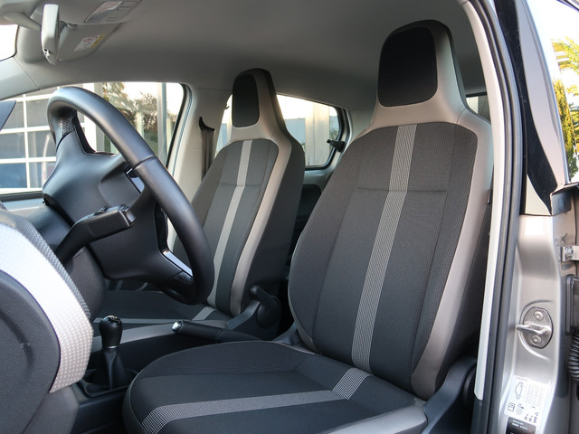 Foto 7 van Volkswagen up! 1.0 TSI 90pk high up! | Parkeersensoren | Cruise Control | Camera |