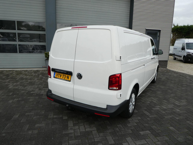 Foto 9 van Volkswagen Transporter 2.0 TDI L2H1 150 pk automaat , 3 zits , trekhaak