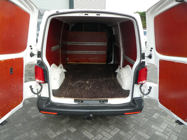 Foto 8 van Volkswagen Transporter 2.0 TDI L2H1 150 pk automaat , 3 zits , trekhaak
