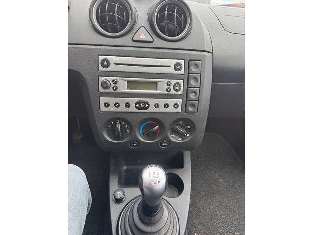 Foto 10 van Ford Fiesta 1.3 Futura