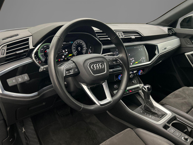 Foto 4 van Audi Q3 Sportback 45 TFSI e S Edition | Adaptieve Cruise Control | Trekhaak | Camera | Privacy Glas