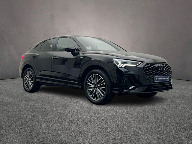 Foto 2 van Audi Q3 Sportback 45 TFSI e S Edition | Adaptieve Cruise Control | Trekhaak | Camera | Privacy Glas
