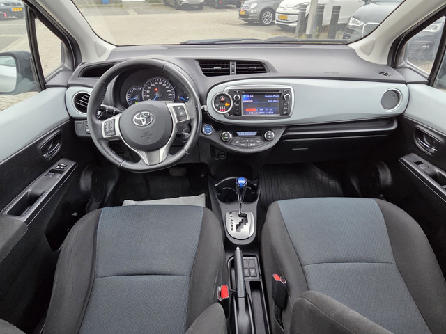 Foto 10 van Toyota Yaris 1.5 Full Hybrid /CAMERA/CRUIS CONT/ DEALER ONDERHOUD