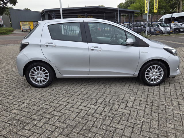 Foto 7 van Toyota Yaris 1.5 Full Hybrid /CAMERA/CRUIS CONT/ DEALER ONDERHOUD