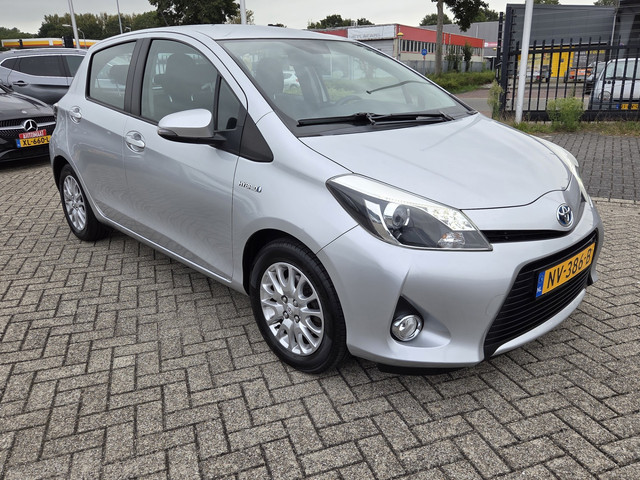 Foto 6 van Toyota Yaris 1.5 Full Hybrid /CAMERA/CRUIS CONT/ DEALER ONDERHOUD