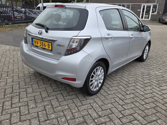 Foto 3 van Toyota Yaris 1.5 Full Hybrid /CAMERA/CRUIS CONT/ DEALER ONDERHOUD