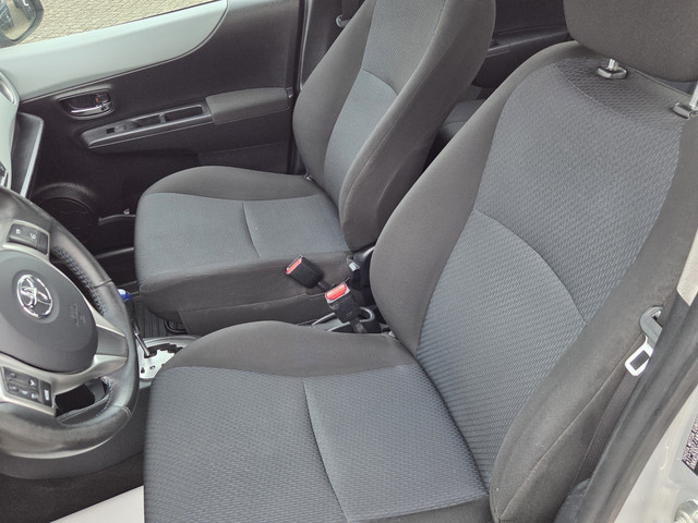 Foto 2 van Toyota Yaris 1.5 Full Hybrid /CAMERA/CRUIS CONT/ DEALER ONDERHOUD
