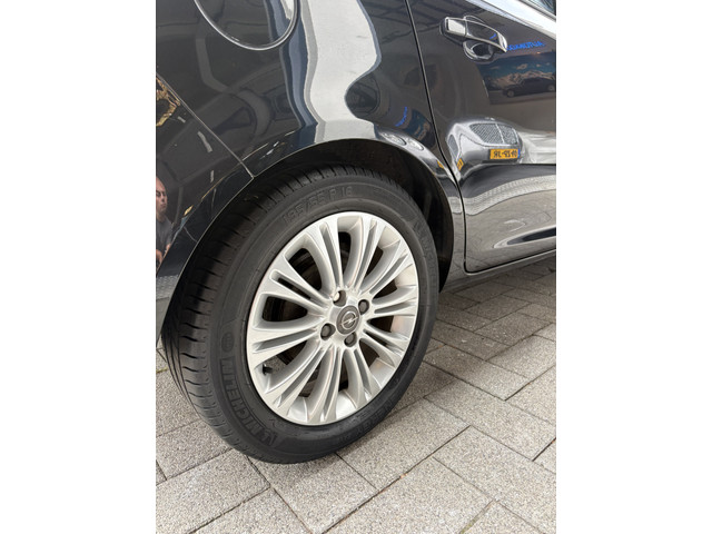 Foto 6 van Opel Corsa 1.4-16V Cosmo 1E EIG/NAP/DEALER OND/NAVI/CLIMA/5 DRS