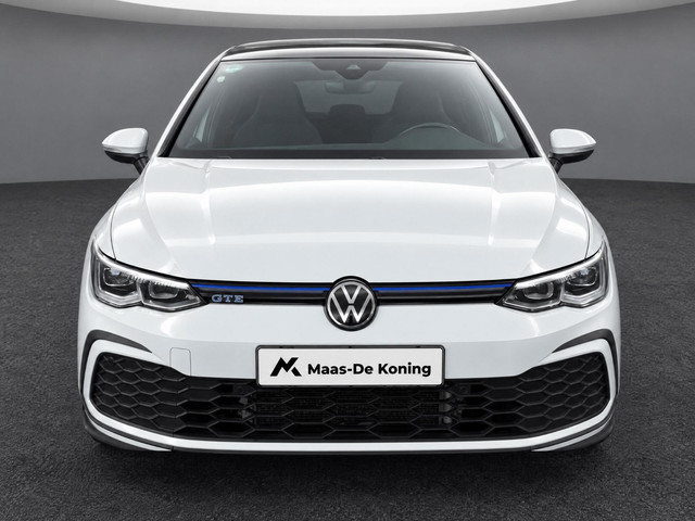 Foto 10 van Volkswagen Golf 1.4 eHybrid 245pk GTE · Panoramadak · Trekhaak · Apple/Android Car Play · Camera · S