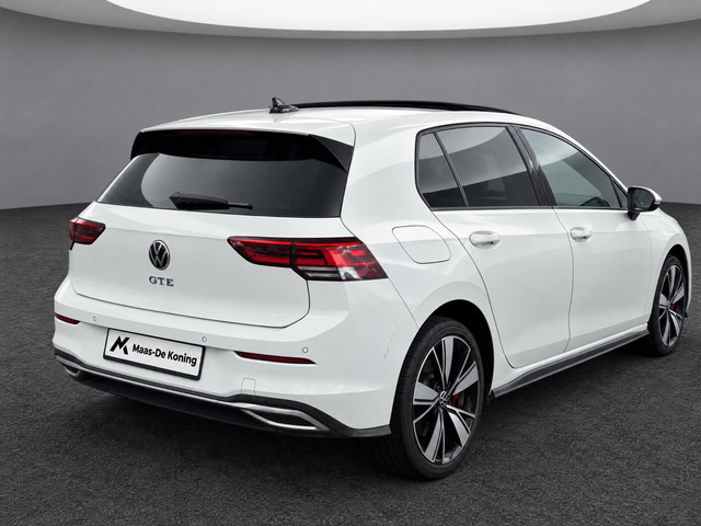 Foto 7 van Volkswagen Golf 1.4 eHybrid 245pk GTE · Panoramadak · Trekhaak · Apple/Android Car Play · Camera · S